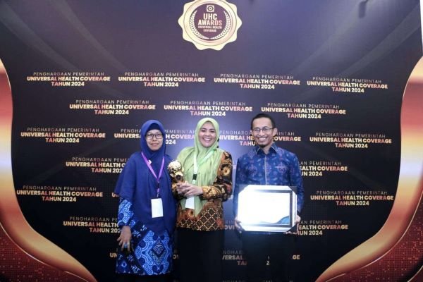 Maros Raih Penghargaan UHC Madya: Bukti Keseriusan dalam Pelayanan Kesehatan