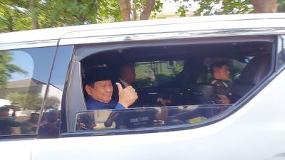 Kenakan Baju Tradisional Betawi, Prabowo Subianto Tiba di Lokasi Pelantikan