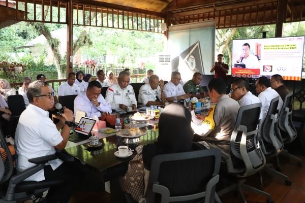 Sekprov Sulbar Pimpin Rapat Persiapan Desk Pilkada Serentak 2024