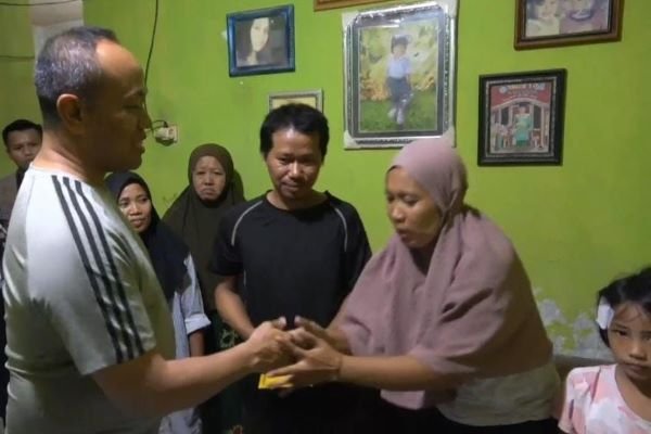 Kapolrestabes Makassar Kunjungi Bocah 7 Tahun yang Digigit Anjing