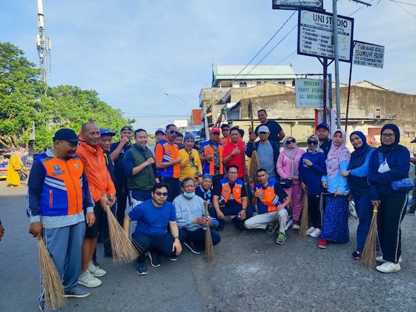 PD Parkir Makassar Lakukan Program Sabtu Bersih di Pasar Pa'baeng-baeng
