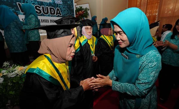Upaya Pemberdayaan, 30 Peserta Jalani Wisuda di Sekolah Lansia Ininnawa Binaan PKK Sulsel