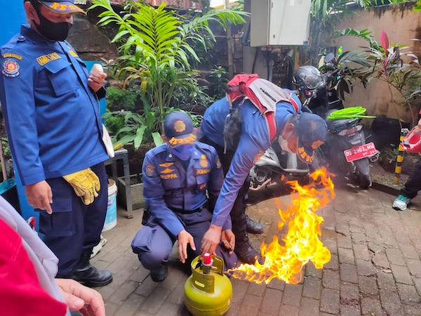 Jangan Panik, Begini Cara Tepat Tangani Kebakaran Tabung Gas!