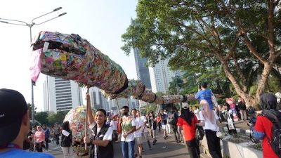 Aksi Muda Jaga Iklim Suarakan Bahaya Plastik Sekali Pakai di 7 Kota