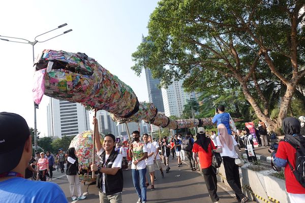 Aksi Muda Jaga Iklim Suarakan Bahaya Plastik Sekali Pakai di 7 Kota
