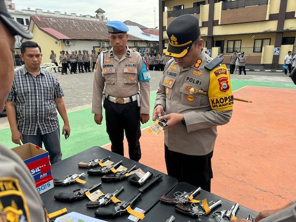 Kapolres Gowa Periksa Senpi Anggota, Pastikan Aparat Memiliki Izin
