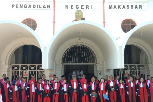 Puluhan Hakim di Makassar Gelar Aksi Unjuk Rasa Tuntut Kenaikan Gaji