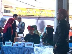 TPS Unik di Lutim, Perpaduan Budaya Suku Lokal Sambut Pilkada 2024