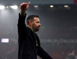 Ruud Van Nistelrooy Resmi Tinggalkan Manchester United