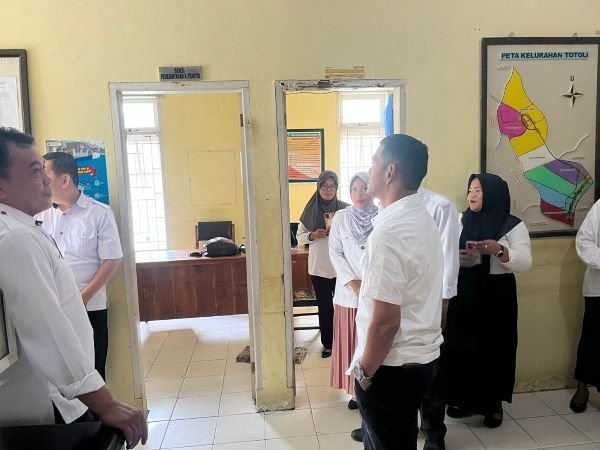 Pjs Bupati Majene Sidak Kantor Kelurahan, Dorong Peningkatan Pelayanan Publik
