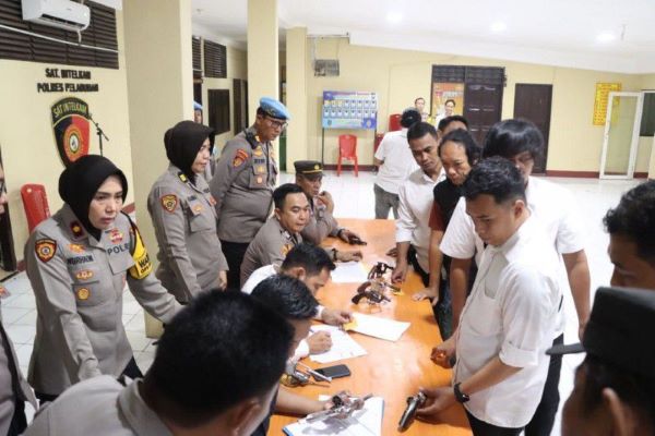 Cegah Penyalahgunaan, Polres Pelabuhan Makassar Periksa dan Tertibkan Senpi Personil