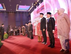 Danny Pomanto Serahkan Tanda Kehormatan kepada PNS Berdedikasi di Akhir Tahun
