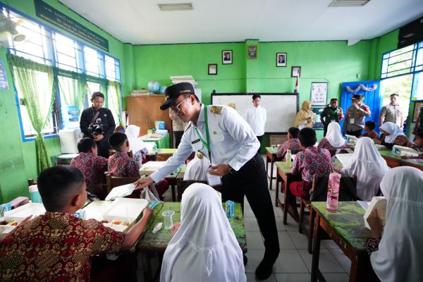 Makan Bergizi Gratis di Sulsel, Prof Zudan Ungkap Bakal Berdayakan BUMD dan Komunitas