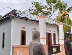 Atap Rumah Warga di Mamuju Rusak Akibat Angin Kencang