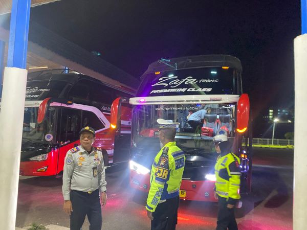 Jamin Keamanan Libur Nataru, Polda Sulbar Maksimalkan Pengamanan di Terminal Simbuang