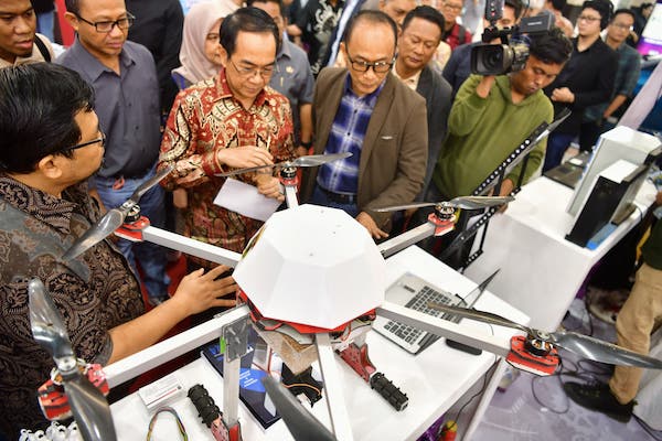 Pameran Karya Unhas, Pj Gubernur Sulsel Tekankan Branding dan Kolaborasi