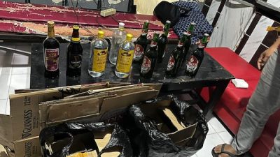 Polres Sinjai Amankan Belasan Botol Miras Jelang Nataru