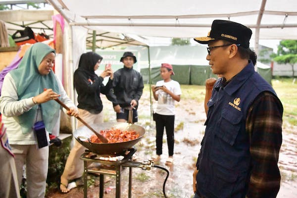 Penuhi Kebutuhan Makanan, Dapur Umum Dihadirkan di Lokasi Pengungsian Banjir