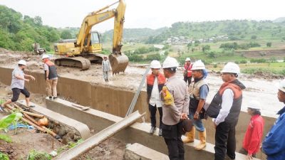 Tinjau Lokasi Irigasi Kareloe yang Jebol, Pj Bupati Jeneponto Soroti Penanganan Pekerjaan Pelaksana