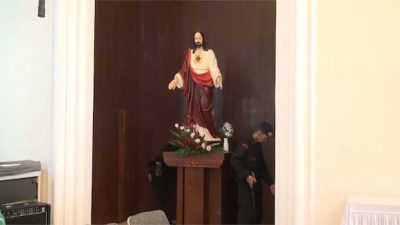 Tim Jibom Brimob Polda Sulsel Sterilisasi Gereja di Makassar, Pastikan Misa Natal Aman!