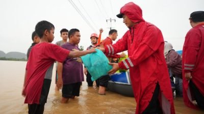 Pj Gubernur Sulsel Pastikan Warga Terdampak Banjir Tertangani dengan Baik