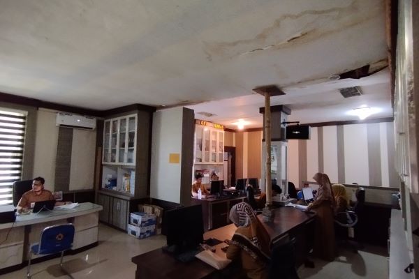 Butuh Perhatian Pemerintah, Atap Plafon Bagian Keuangan Setda Jeneponto Nyaris Runtuh