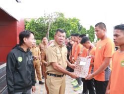 Bupati Bulukumba Serahkan Penghargaan kepada Atlet Tinju