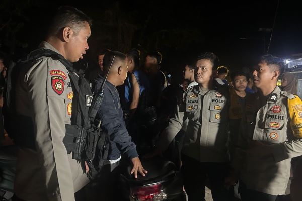 Insiden Pemukulan Picu Keributan di Depan Taman Makam Pahlawan Mamuju