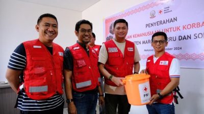 PMI Sulsel Serahkan Bantuan Penanganan Bencana ke Maros, Barru dan Soppeng