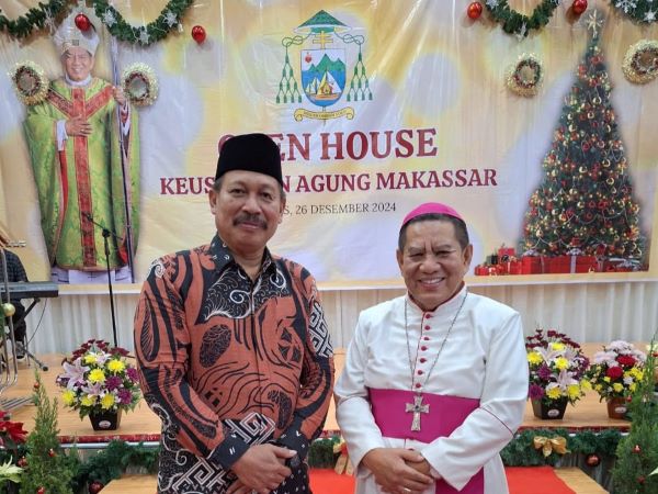 Giat Perdana, Kakanwil Kemenag Sulsel Hadiri Open House Natal di Keuskupan Agung Makassar