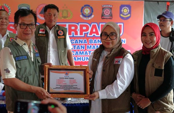 BNPB Serahkan Bantuan Dana Siap Pakai untuk Korban Bencana di Mamuju