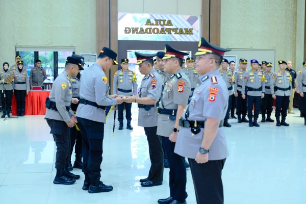 Kapolda Lantik Dirbinmas dan Serah Terima Jabatan Ka SPN Polda Sulsel