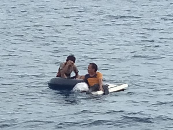 Nelayan Lebani Temukan 2 Orang Terdampar di Laut