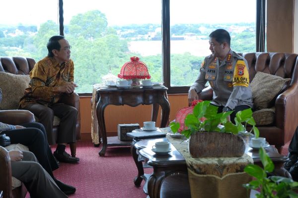 Rektor Unhas dan Kapolrestabes Makassar Baru Bahas Peluang Kerjasama Keamanan Kampus