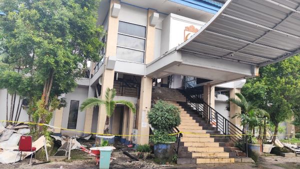 Pasca Kebakaran, Kantor Disdik Makassar Masih Dikepung Bau Asap Menyengat