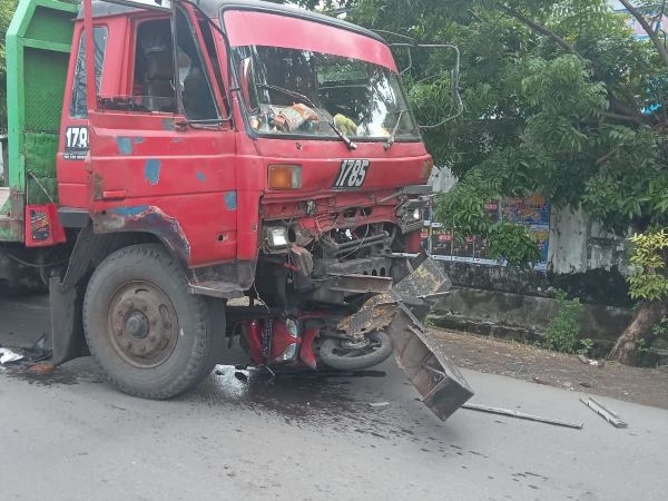 Lakalantas di Jalan Galangan Kapal, Mahasiswi Tewas Setelah Motor Masuk Kolong Kontainer