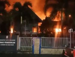 Lantai 2 Kantor Disdik Kota Makassar Hangus Terbakar