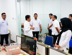 Pastikan Layanan Berjalan Lancar, Kakanwil Kemenkum Sulsel Pantau Ruang Layanan Publik