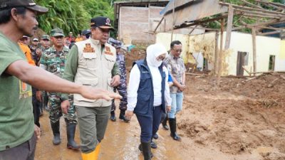 Forkopimda Sulbar dan Pemkab Mamuju Kunjungi Korban Bencana Longsor