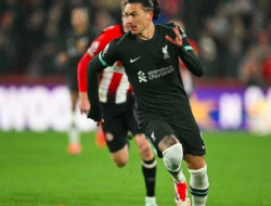 Liverpool Menang Dramatis di Menit Akhir, Bungkam Brentford 2-0