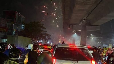 Makassar Diguyur Hujan Pada Puncak Perayaan Malam Tahun Baru 2025