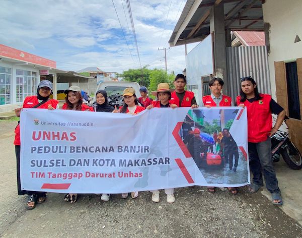 KKN Tematik Unhas Salurkan Bantuan untuk Korban Banjir di Jeneponto