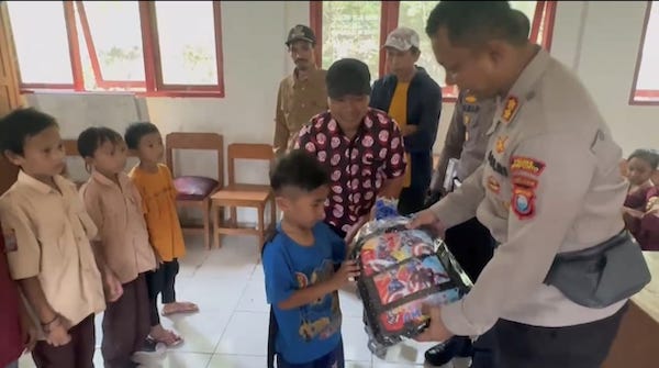 Kapolres Jeneponto Kunjungi Sekolah Pedalaman, Ini yang Dilakukan!