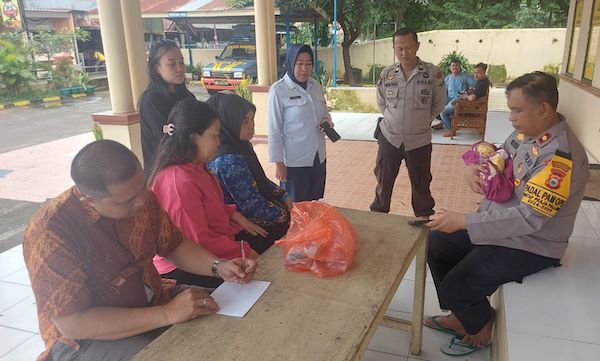 Bayi Laki-laki Ditemukan Dalam Kardus di Makassar, Polisi Selidiki Identitas Orang Tua