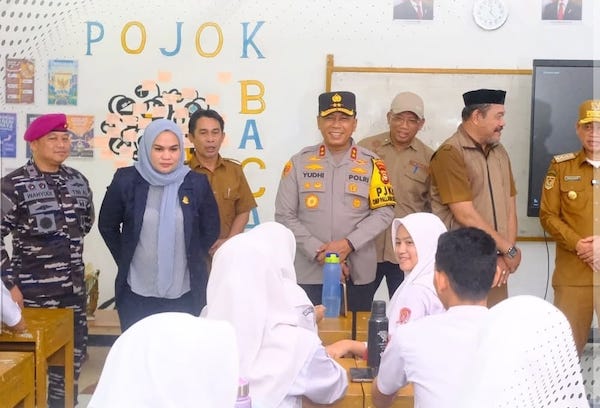 Kunjungi SMAN 9 Jeneponto, Kapolda Sulsel-Pj Gubernur Pantau Makan Bergizi Gratis