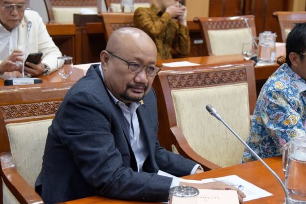 DPR Desak Pemerintah Perketat Penjualan Kartu SIM Prabayar untuk Cegah Judol