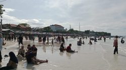 Ribuan Pengunjung Padati Pantai Tanjung Bira Bulukumba