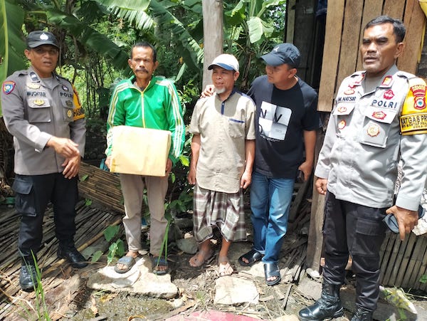 Hidup Sebatang Kara, Pria Paruh Baya di Jeneponto Dapat Bantuan dari Kapolres