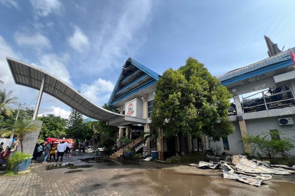 Kisah Saksi Mata di Balik Kebakaran Kantor Disdik Makassar