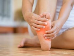 Telapak Kaki Sakit Saat Bangun Tidur? Berikut Cara Mengatasinya